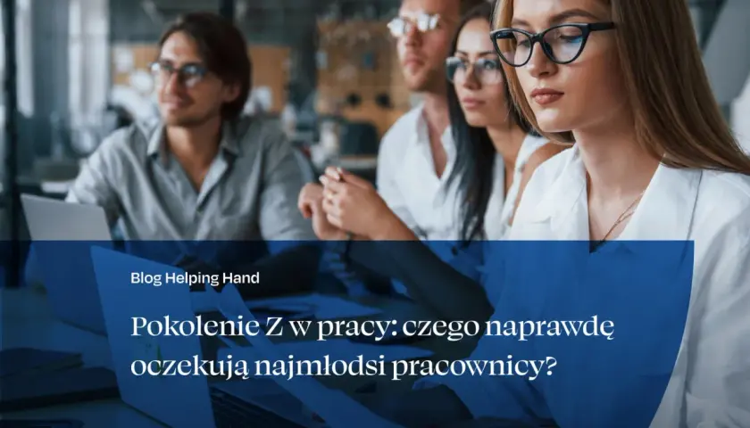 Młodzi pracownicy z pokolenia Z analizują dokumenty w biurze. Blog Helping Hand pyta: czego naprawdę oczekują najmłodsi pracownicy?