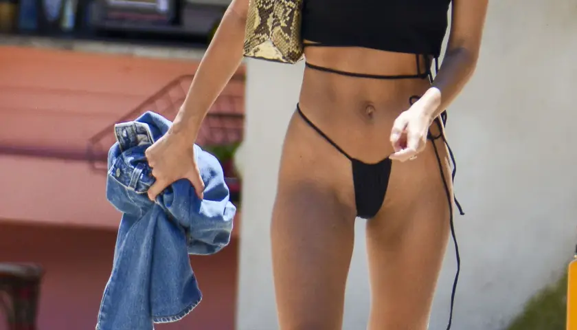 Emily Ratajkowski wiek: Modelka zachwyca urodą mimo upływu lat