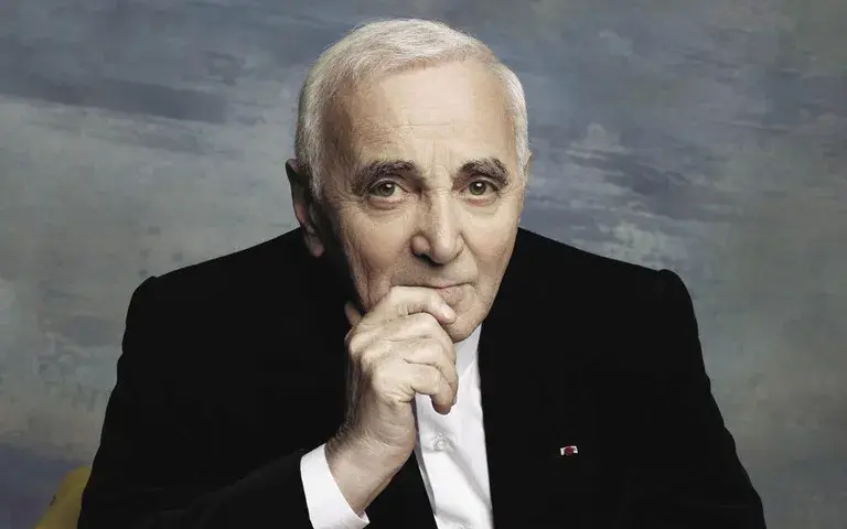 Charles Aznavour: Niezapomniana biografia i wpływ na muzykę
