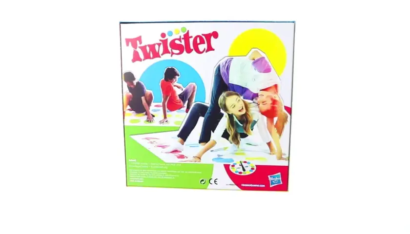 Das Spiel Twister fordert Geschicklichkeit und Balance. Kinder und Erwachsene verrenken sich auf der bunten Matte.