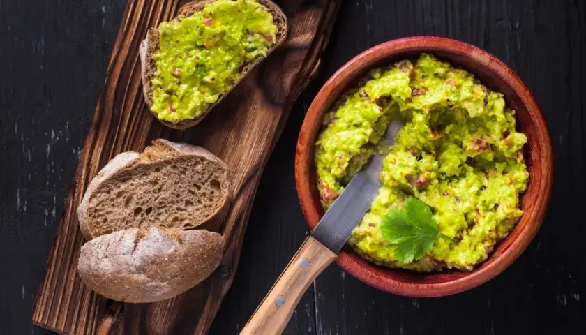 Co to jest guacamole? Odkryj sekrety zdrowego i pysznego dipu