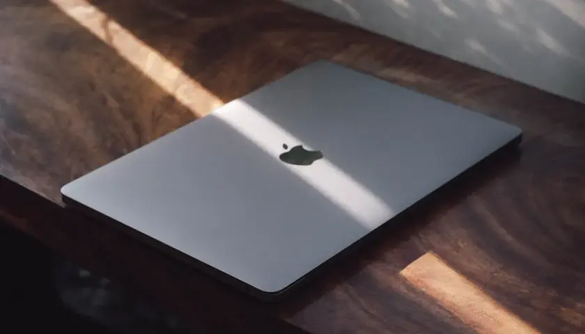 Tani MacBook: Air M1 czy używany? Kupuj mądrze!