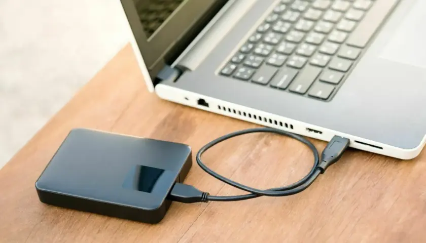 Externe Festplatte wird nicht erkannt unter Windows 8.1. Laptop und externe Festplatte sind über USB verbunden.