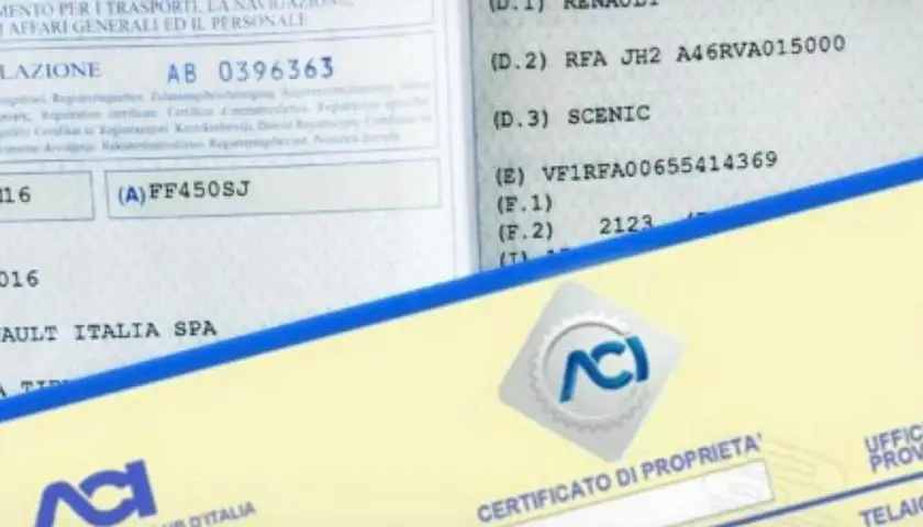 Documenti auto e logo ACI. Informazioni utili per calcolare il costo passaggio di proprietà auto.