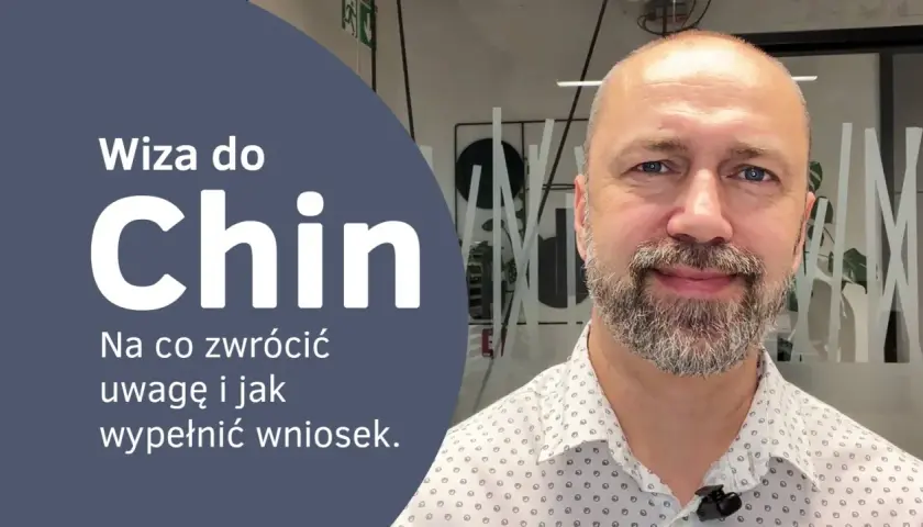 Wiza do Chin: poradnik, jak wypełnić wniosek i na co zwrócić uwagę. Mężczyzna z brodą uśmiecha się do kamery.