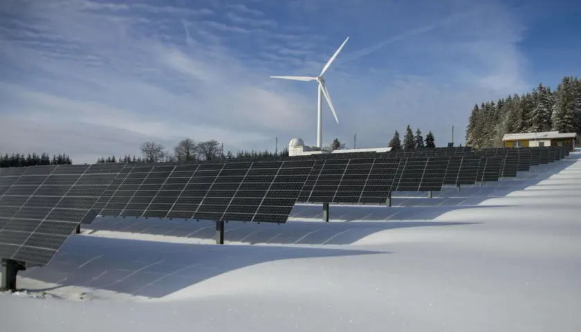 Fotowoltaika czy przydomowa turbina wiatrowa do domu?