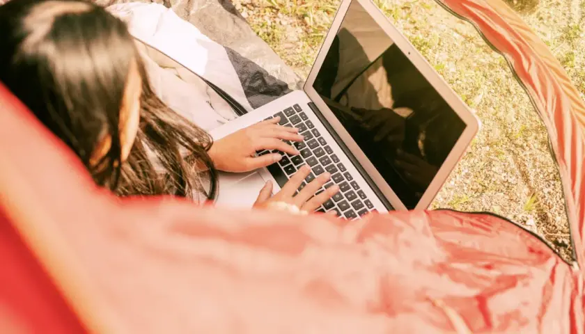 Jak połączyć city break z rozrywką online? Sprawdź nasze pomysły