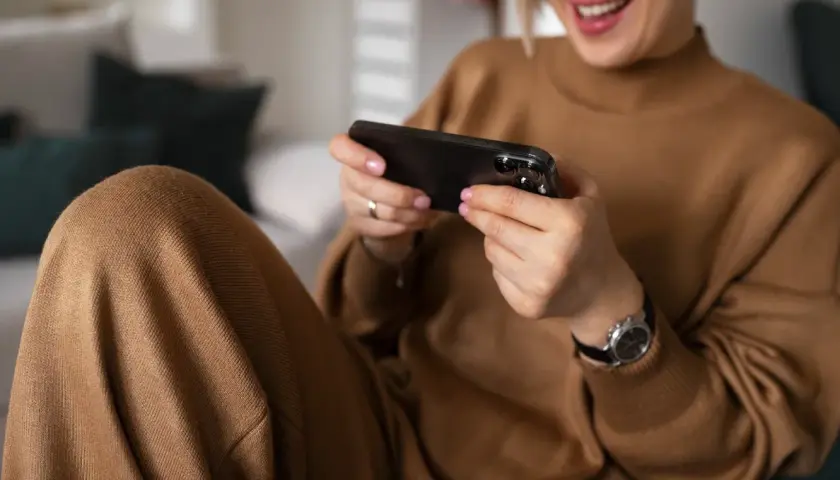 Tenisowe emocje a adrenalina w grach online – gdzie jest więcej napięcia?