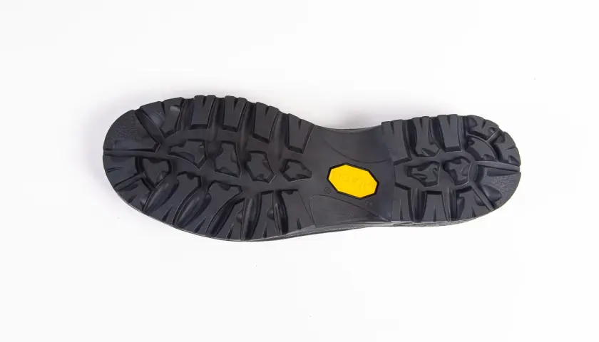 Podeszwa Vibram do butów trekkingowych, gotowa do wymiany, zapewni przyczepność na szlaku.