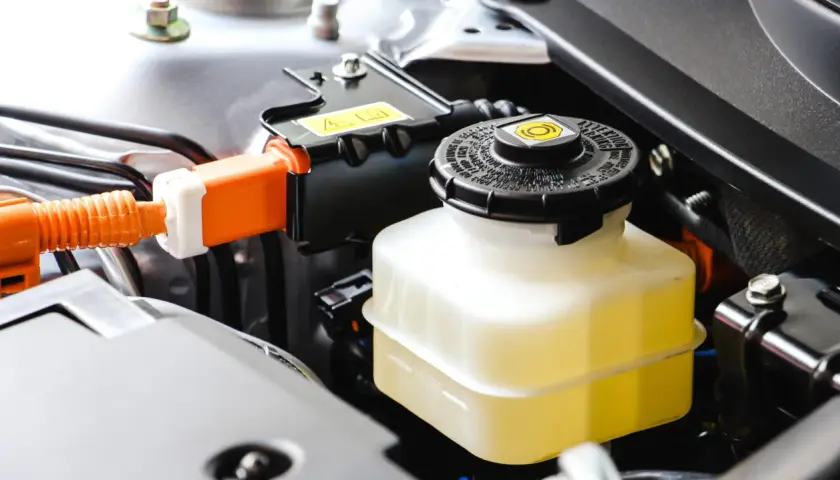 A pie de taller: los secretos de Lara García sobre reparación automotriz