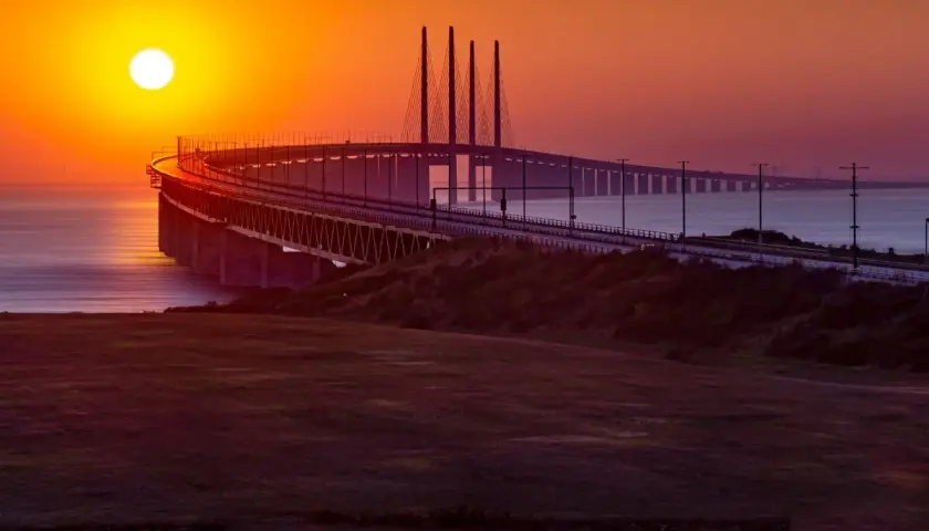 Most Øresund Bridge w zachodzie słońca.