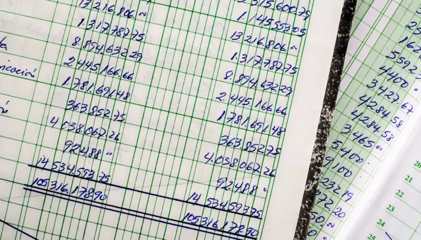 Zapiski księgowe, liczby i sumy. Czy to kpir co to? Księga przychodów i rozchodów, gdzie każdy wpis ma znaczenie.