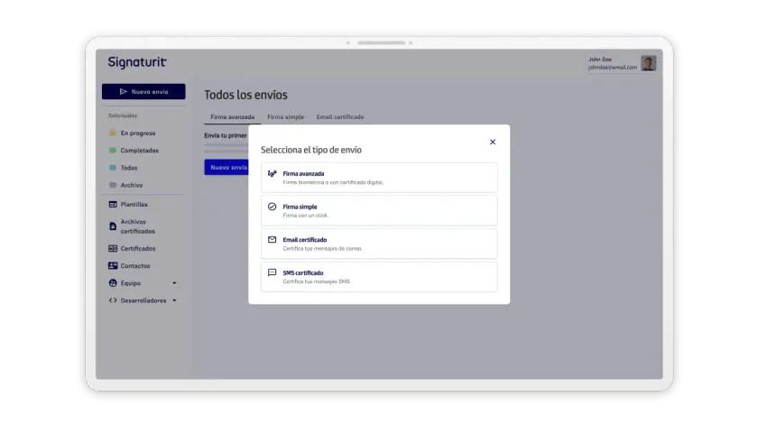 Interfaz de Signaturit. Se muestra un modal para seleccionar el tipo de envío: Firma avanzada, Firma simple o Email certificado. Este documento se ha firmado y no se puede editar.