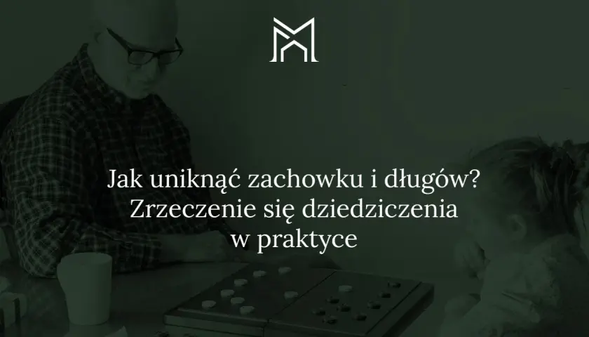 Dziadek i wnuczka grają w warcaby. Tekst na ekranie: "Jak uniknąć zachowku i długów? Zrzeczenie się dziedziczenia w praktyce".
