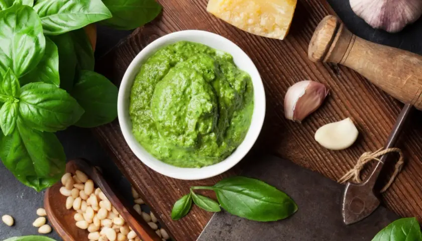 Czy pesto jest dietetyczne? Odkryj prawdę o jego kaloriach i zdrowiu