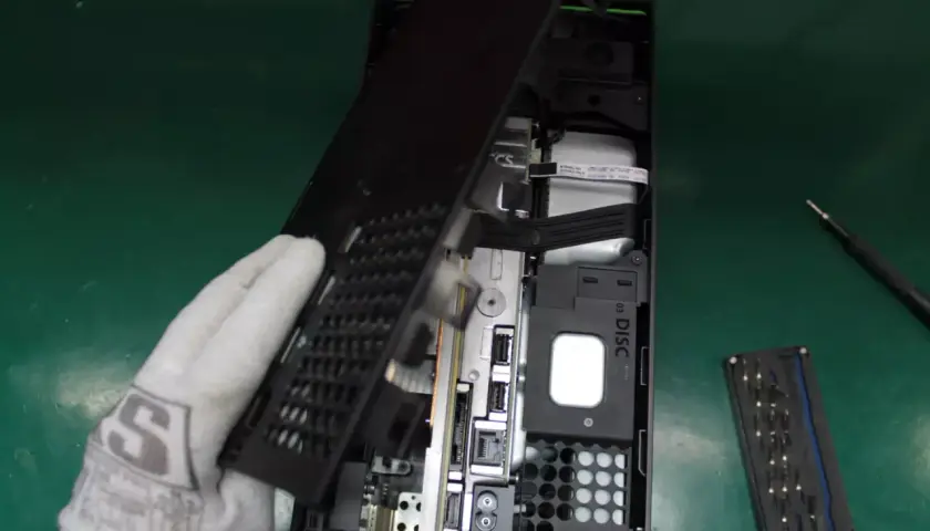 Xbox Series X głośny? Bezpieczne czyszczenie z kurzu krok po kroku