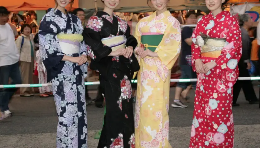 Japanische traditionelle Kleidung: Kimono, Yukata & ihre Vielfalt