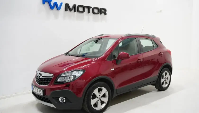 Röd Opel Mokka, en perfekt begagnad bil för din nästa resa. Läs vårt opel mokka begagnad test!