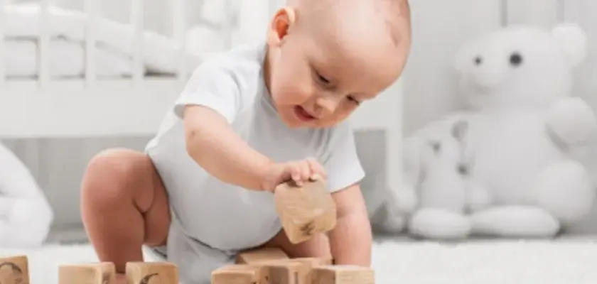 Do kiedy niemowlak? Kluczowe informacje o rozwoju dziecka
