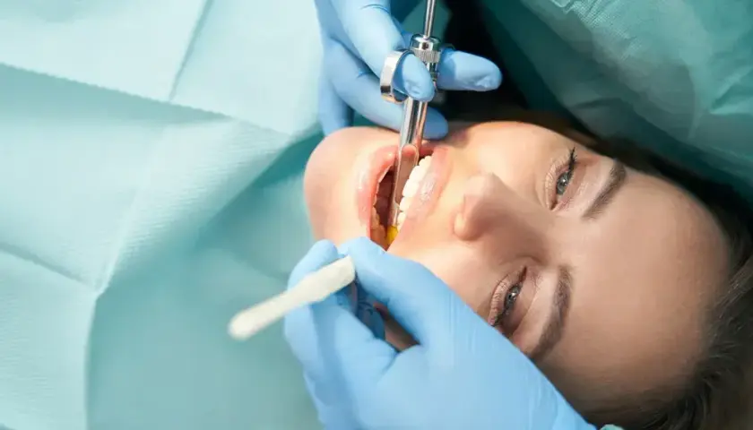 Ile trzyma znieczulenie od dentysty? Sprawdź, jak długo trwa odrętwienie