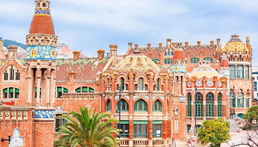 Barcelona gdzie leży? Odkryj jej niezwykłe położenie geograficzne
