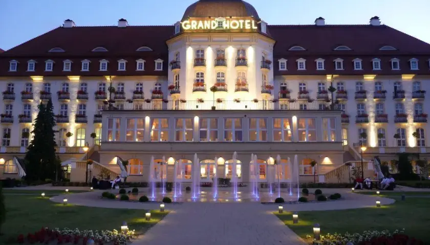 Hotel Marmur gdzie jest? Odkryj jego fikcyjną lokalizację w Sopocie