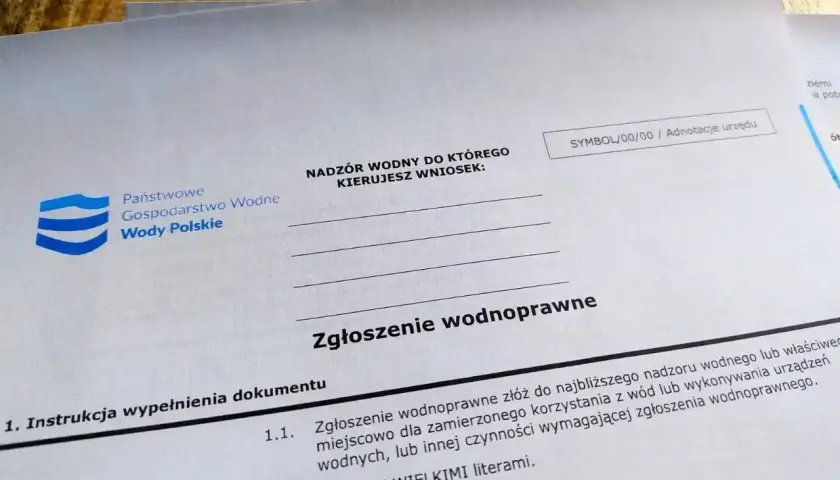 Dokument "Zgłoszenie wodnoprawne" z logo Wód Polskich. Wypełnij wniosek o pozwolenie wodnoprawne.