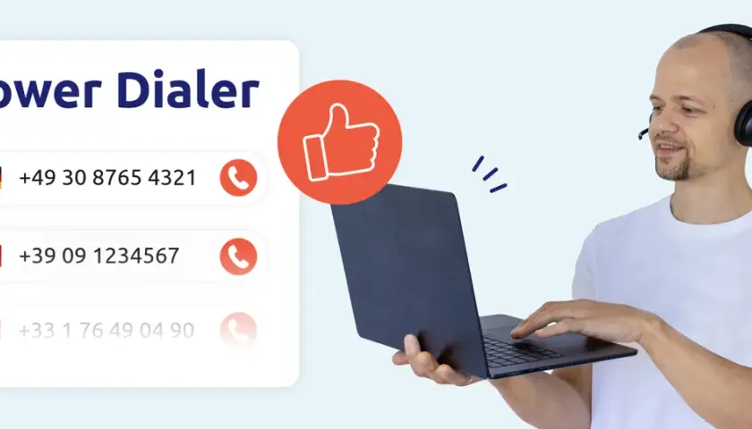 Mann mit Headset nutzt Power Dialer Software für effiziente Anrufe. Daumen hoch für die einfache Bedienung.