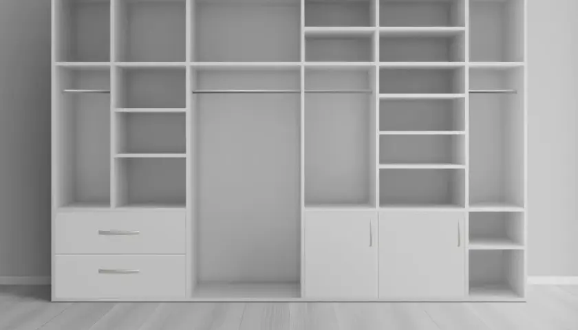 Aménager un placard existant : étagères, penderies et tiroirs pour un rangement optimal.