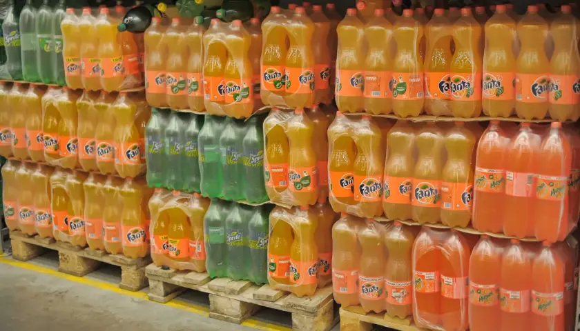 Mirinda czy Fanta - który napój ma mniej cukru i lepszy smak?