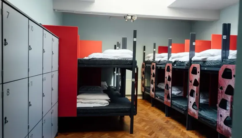 Jak znaleźć tani nocleg w Londynie i zaoszczędzić na podróży