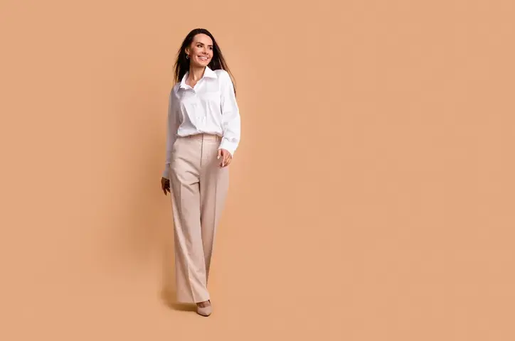 Co ubrać do beżowych spodni, aby wyglądać stylowo i modnie?