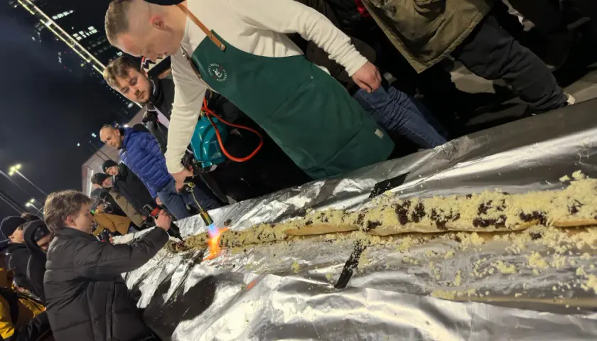 Najdłuższa zapiekanka świata: 108 m rekordu Guinnessa w Krakowie
