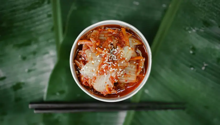 Kimchi: Jaki ma smak? Przewodnik dla początkujących!
