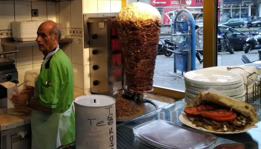 Co to kraftowy kebab? Poznaj jego wyjątkowe cechy i smak