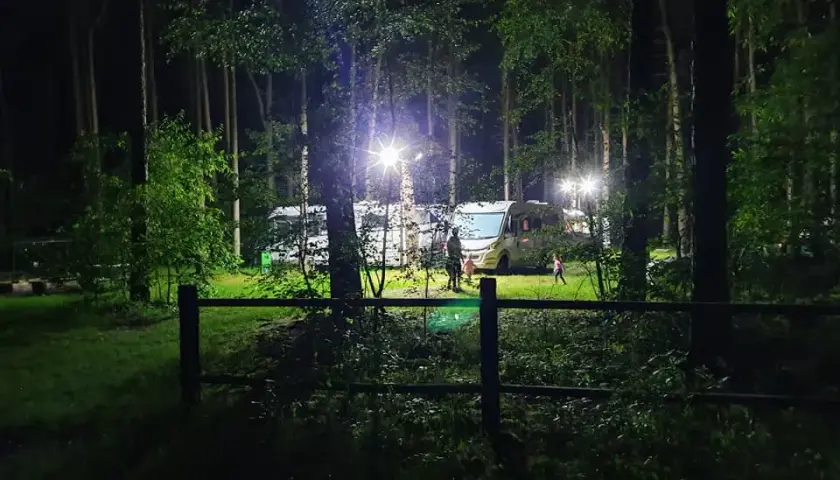 Pole namiotowe Turawa nad jeziorem Średnim - idealne miejsce na wypoczynek