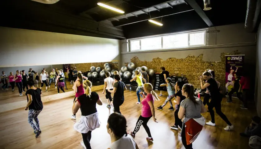 Powerfit Zawiercie: Czy to Twój idealny klub? Siłownia, Fitness, Squash