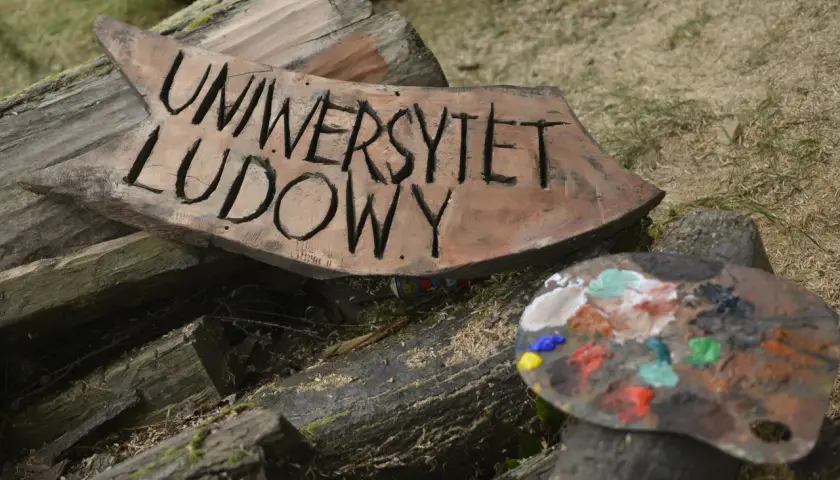 Uniwersytet ludowy rzemiosła artystycznego - poznaj unikalne kursy i tradycje