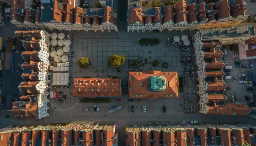 Jelenia Góra atrakcje: Odkryj bramę Karkonoszy i Dolinę Pałaców!