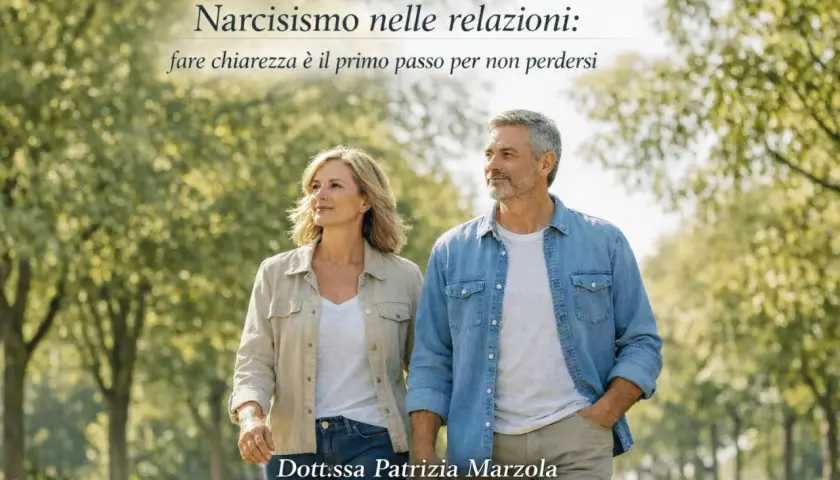 Coppia passeggia, affrontando il narcisista significato. Chiarezza nelle relazioni per non perdersi. Dott.ssa Patrizia Marzola.