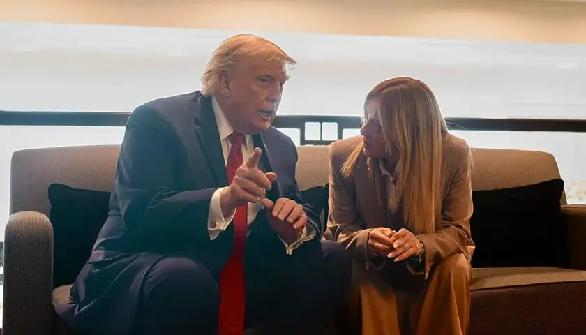Donald Trump i Giorgia Meloni siedzą obok siebie, rozmawiając. Nigdy nie wiesz, kiedy widzisz kogoś po raz ostatni.