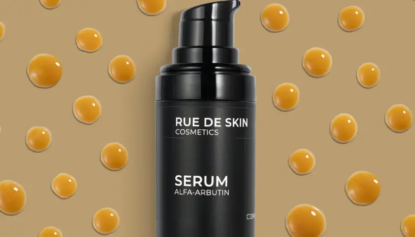 Serum z alfa-arbutyną od Rue de Skin. Składnik ten, arbutyna w kosmetyce, rozjaśnia skórę.