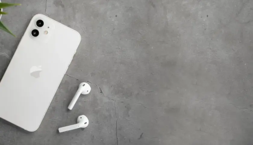Jak podłączyć słuchawki AirPods do iPhone - proste kroki i porady