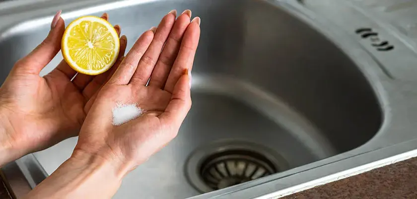 Skuteczne sposoby na to, czym wyczyścić zlew ze stali nierdzewnej