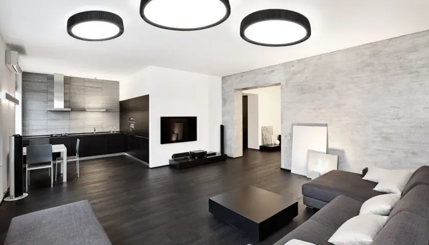 Nowoczesne rodzaje lamp wiszących w salonie z aneksem kuchennym.