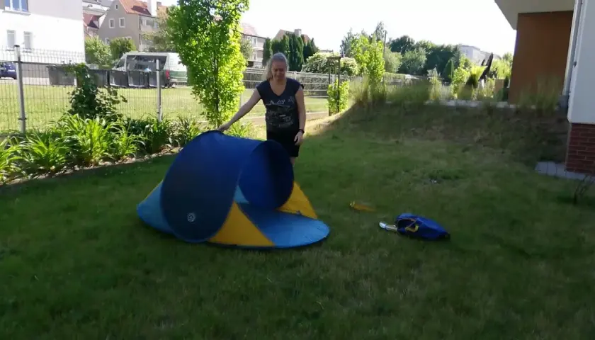 Jak złożyć namiot plażowy Springos bez problemów i frustracji