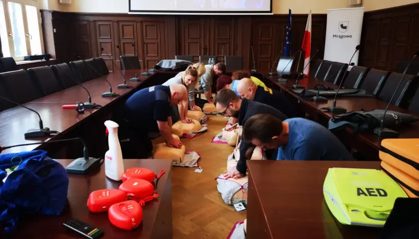 Czy szkolenie z pierwszej pomocy jest obowiązkowe w Twojej pracy?
