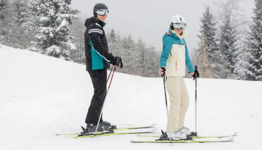 Kurtka narciarska na co dzień – styl i komfort w każdej sytuacji
