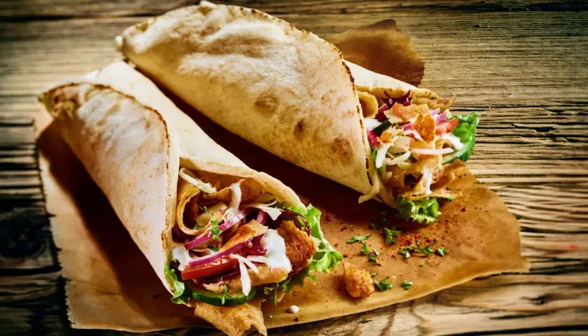Jak zrobić kebab z kurczaka – prosty przepis na smaczny posiłek