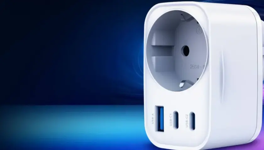 Nowoczesne rodzaje ładowarek do telefonu: biała kostka z gniazdem sieciowym i portami USB-A, USB-C1, USB-C2.